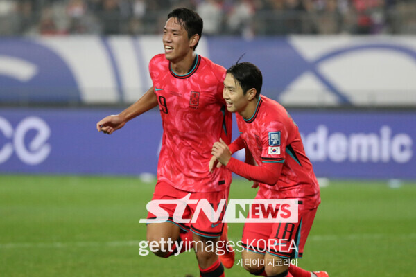 오세훈이 15일 용인미르스타디움에서 치러진 이라크와의 2026 국제축구연맹(FIFA) 북중미 월드컵 아시아 지역 3차 예선 B조 4차전에서 득점 세리머니 중이다. 사진┃게티이미지코리아