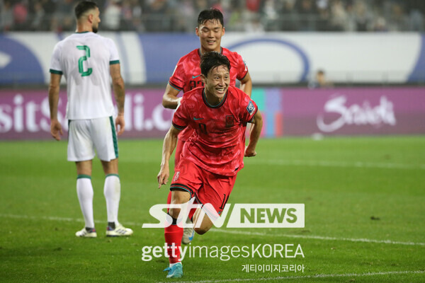 이재성이 15일 용인미르스타디움에서 치러진 이라크와의 2026 국제축구연맹(FIFA) 북중미 월드컵 아시아 지역 3차 예선 B조 4차전에서 득점 후 기뻐하고 있다. 사진┃게티이미지코리아