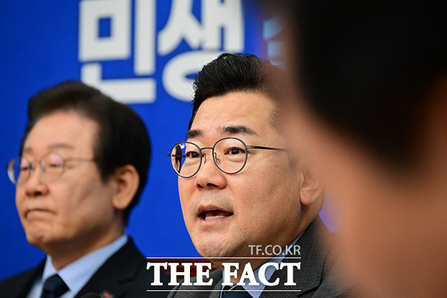 박찬대 더불어민주당 원내대표는 "윤석열·김건희 대통령 부부와 명태균 씨는 어떤 일까지 벌인 것이냐"라며 명태균 씨 의혹을 집중 추궁했다. /남윤호 기자