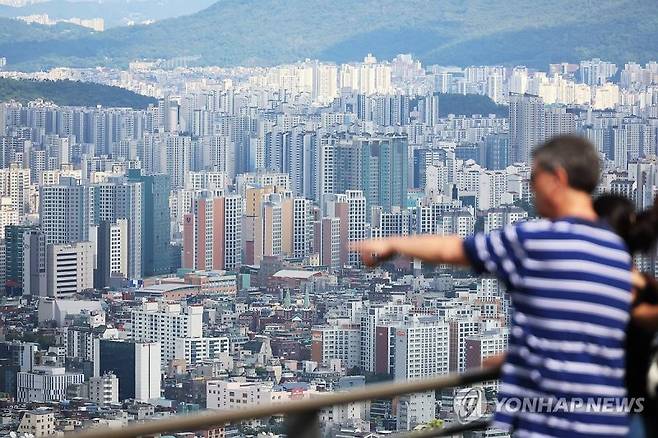 서울 남산에서 바라본 시내 아파트 단지 모습. 사진=연합뉴스