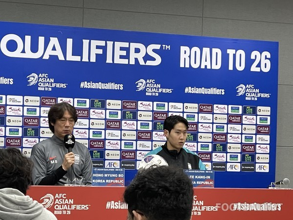 홍명보 감독과 이강인(이상 대한민국 남자 축구대표팀). 김희준 기자