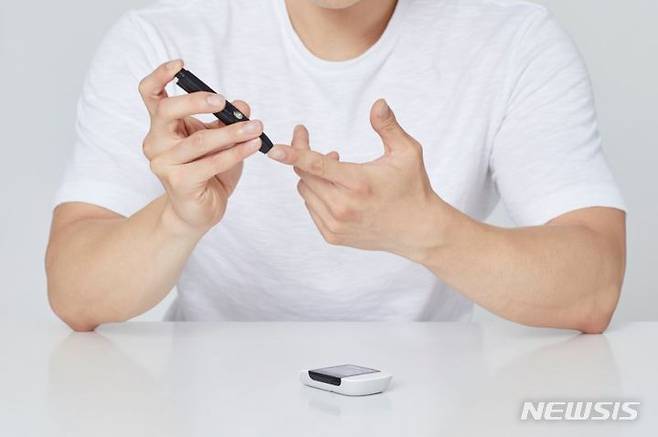 [서울=뉴시스] 15일 식품영양학계에 따르면 혈당 스파이크는 정식 진단명은 아니지만 식사 후에 혈당이 급격하게 올라갔다가 떨어지는 현상을 말한다. (사진= 클립아트코리아 제공) 2023.12.04. photo@newsis.com.