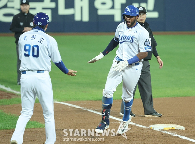 [포토] 디아즈 '협살 실수 만회했어'