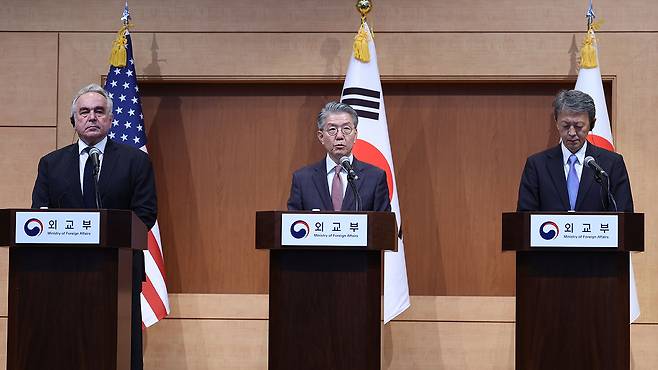 한미일 외교차관 합동 기자회견, 발언하는 김홍균 차관