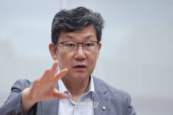 김남근 더불어민주당 의원이 지난 1일 국회에서 경향신문과 인터뷰를 하고 있다. 성동훈 기자