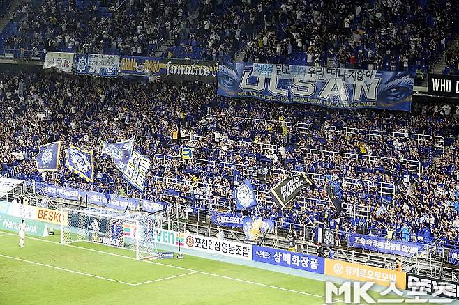 울산문수축구경기장을 찾은 울산 HD 팬들. 사진=이근승 기자