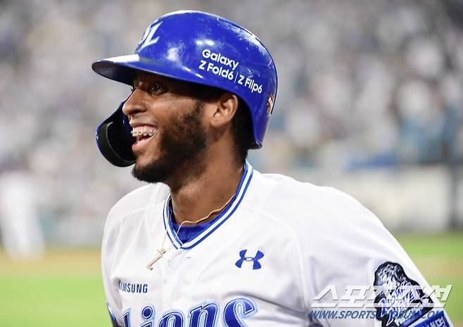 15일 대구삼성라이온즈파크에서 열린 LG와 삼성의 플레이오프 2차전. 6회 솔로홈런을 날린 삼성 디아즈. 대구=송정헌 기자songs@sportschosun.com/2024.10.15/