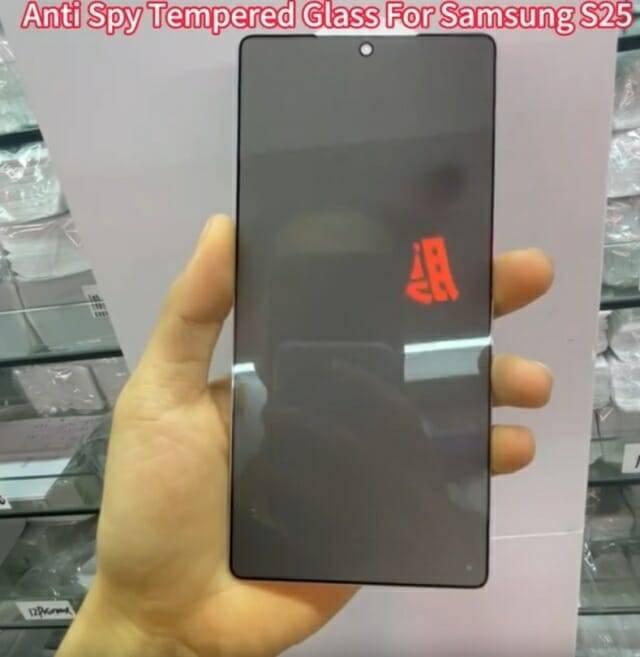 삼성 갤럭시S25 울트라의 강화 유리 사진이 유출됐다. (사진=아이스유니버스 엑스)