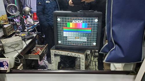 수리가 된 화면! 이 화면을 보기 위해서 얼마나 많은 노력이 들어갔는지!!