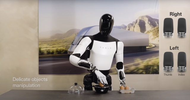 미국 테슬라의 휴머노이드 '옵티머스'가 계란을 집어 냄비에 넣고 있다. 테슬라는 이 시험 영상을 지난해 말 공식 유튜브 채널에 게시했다. 테슬라 유튜브 캡처