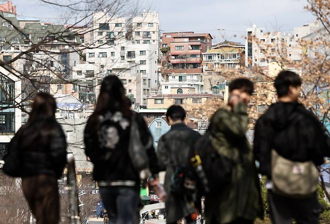 지난 3월 새학기를 맞은 서울의 한 대학가 모습. 연합뉴스