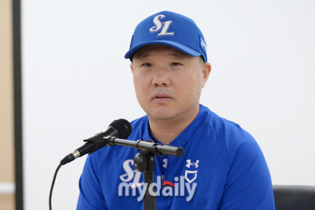 삼성 박진만 감독이 14일 대구 삼성라이온즈파크에서 열린 '2024 프로야구 KBO 포스트 시즌' 삼성라리온즈와 LG트윈스 플레오이프(PO) 2차전 경기 전 인터뷰를 했다./마이데일리