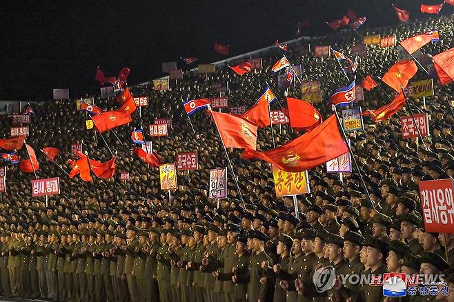 북한 전역,무인기 논란속 140여만명 인민군대 탄원 (평양 조선중앙통신=연합뉴스) 최근 북한이 남한 무인기가 평양 상공에서 대북 전단을 살포했다고 주장하고 남북 연결도로 일부 구간을 폭파하며 긴장감을 높이는 가운데 북한 전역에서 14일과 15일 이틀동안 140만여명에 달하는 청년들과 학생들이 인민군대 입대,복대를 탄원하며 그 수가 매일 증가하고 있다고 조선중앙통신이 16일 보도했다. 2024.10.16 
    [국내에서만 사용가능. 재배포 금지. For Use Only in the Republic of Korea. No Redistribution] nkphoto@yna.co.kr