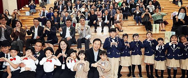 경기교육청 '학교 밖 거점형 늘봄학교' 고양에 첫 개소 (의정부=연합뉴스) 경기도교육청은 17일 고양시에서 도내 첫 학교 밖 거점형 늘봄학교인 '고양늘봄꿈터' 개소식을 열었다. 2024.10.17 [경기도교육청 제공. 재판매 및 DB 금지]