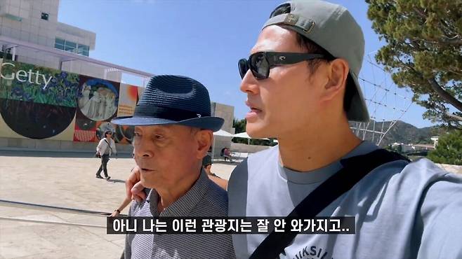 1 (6).jpg 고미술품을 감상하는 김종국의 시선