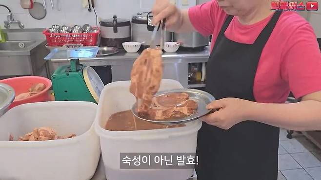 스압) 실온에서 2달 숙성시킨다는 유명 돼지갈비집