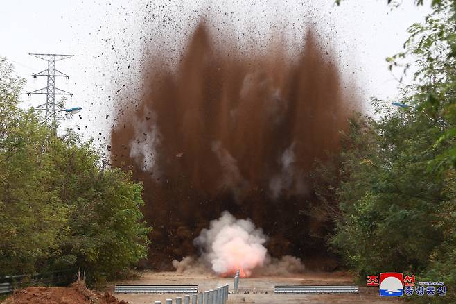 The North's state-run Korean Central News Agency reports Thursday on North Korea's destruction of inter-Korean roads and railways along the Gyeongui and Donghae lines that occurred two days earlier. (Yonhap)