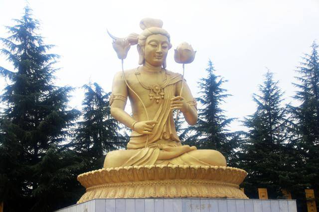 법문사 불광대도 서쪽의 월광보살. ⓒ최종명