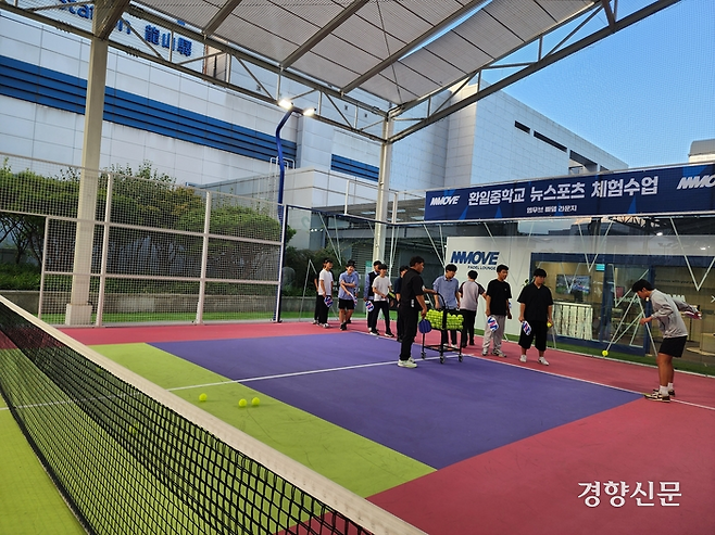 서울 용산구 아이파크몰 옥상에 자리한 ‘엠무브스포츠라운지’의 피클볼 경기장. 강은 기자