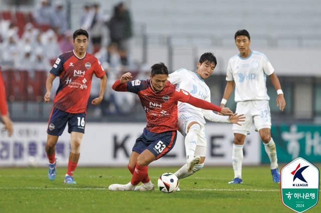 김천상무-울산HD(흰색 유니폼) 경기. /사진=한국프로축구연맹 제공