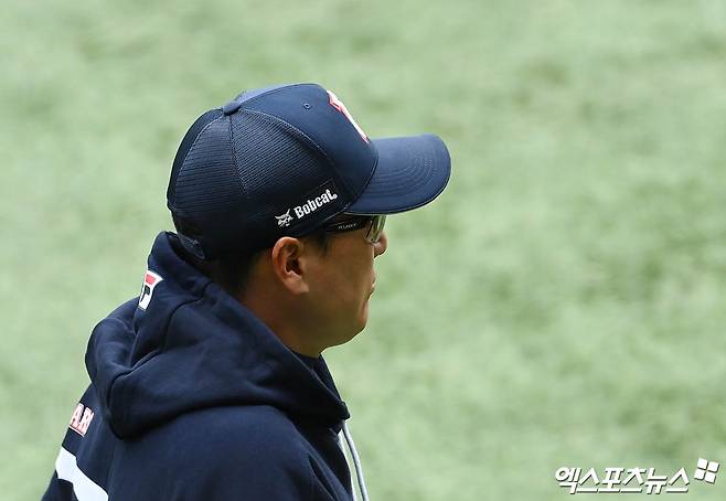 두산은 19일 1군 코치 2명, 퓨처스리그 코치 4명 6명과 재계약하지 않기로 했다. 1군 코치 중엔 올해 영입된 박흥식 수석코치, 지난해 수석코치에 이어 올해 타격코치를 맡았던 김한수 코치가 포함됐다.&nbsp;엑스포츠뉴스 DB