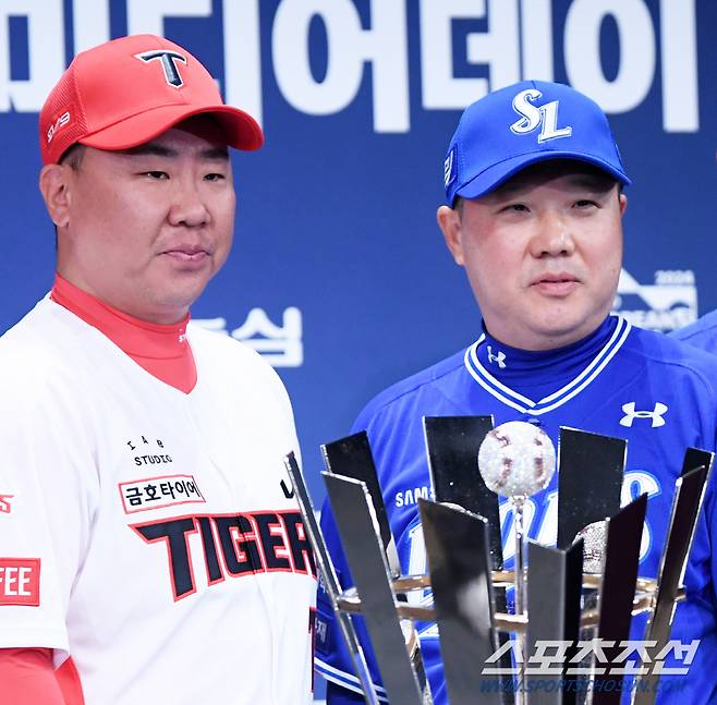 2024 KBO 한국시리즈 미디어데이가 20일 광주 라마다플라자에서 열렸다. KIA 이범호 감독과 삼성 박진만 감독이 포즈를 취하고 있다. 광주=박재만 기자 pjm@sportschosun.com/2024.10.20/