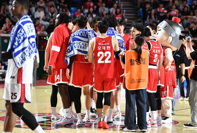 프로농구 서울 SK가 홈 개막전에서 정관장을 크게 이겼다. /사진=KBL