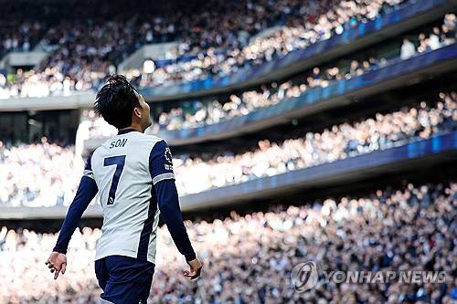 축구 통계 업체 옵타는 20일(한국시간) 손흥민이 웨스트햄전 득점으로 프리미어리그 홈 경기로 열린 런던 더비에서 통산 20골을 기록했다고 소개했다. 연합뉴스