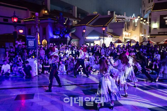 ‘스트리트 호러 쇼 더 마리오네트’ 공연 사진 (사진=롯데월드)