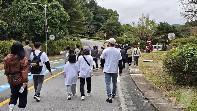 비영리 민간단체 ‘사단법인 나사랑자살방지협회(협회장 강화식)’ 지난 19일, 충남 천안시 동남구 목천읍 소재 독립기념관 겨레의 큰마당에서 ‘제 5회 생명 보듬 모두 함께 걷기 캠페인’을 성료했다고 21일 밝혔다.(나사랑자살방지협회 제공)