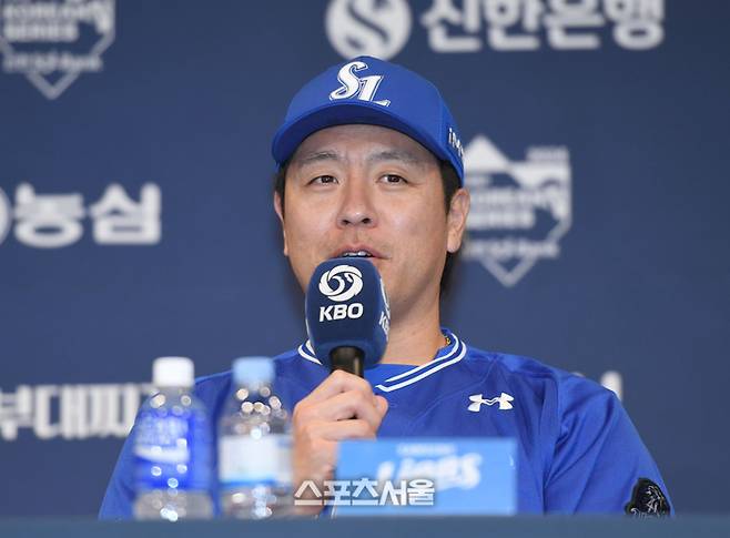 삼성 강민호가 20일 광주 라마다플라자 충장호텔에서 열린 2024 KBO 한국시리즈 미디어데이 행사에서 기자들의 질문에 답하고 있다. 광주 | 최승섭기자 thunder@sportsseoul.com