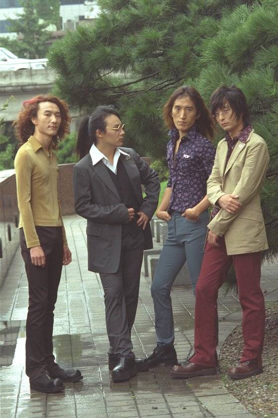 1991년에는 밴드 넥스트를 결성, ‘도시인’과 같은 실험적인 음악을 선보였다. [사진 넥스트유나이티드]