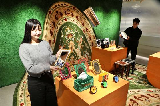 Lotte Department Store has launched the "Conran Shop X Saytouche" pop-up store, in collaboration with The Conran Shop and Saytouche, at its branch in Gangnam District, southern Seoul. [LOTTE DEPARTMENT STORE]