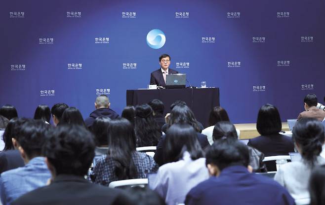 이창용 한국은행 총재가 11일 서울 중구 한국은행에서 금융통화위원회 기준금리 결정에 관한 기자간담회를 갖고 있다. [사진공동취재단]