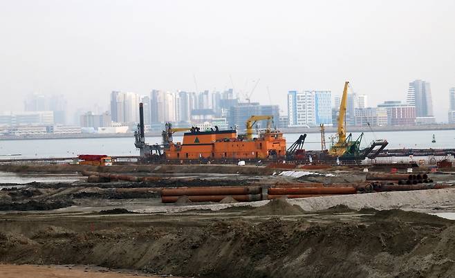 준설과 매립 작업 [촬영 홍현기]