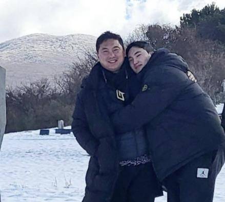 정회열-정해영 부자 정회열 전 KIA 타이거즈 수석코치(왼쪽)와 아들인 KIA 마무리 투수 정해영 [정해영 소셜미디어 캡처. 재배포 및 DB금지]