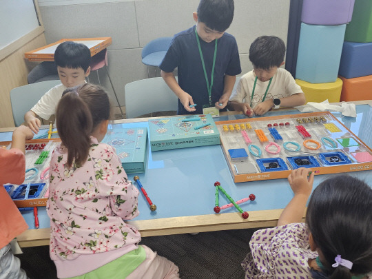 국토교통부 '슬기로운 건축생활' 프로그램에 참여한 학생들 [국토교통부 제공]