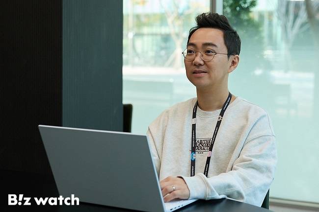 신민석 넥슨 디렉터가 비즈워치와 인터뷰하고 있다./사진=비즈워치