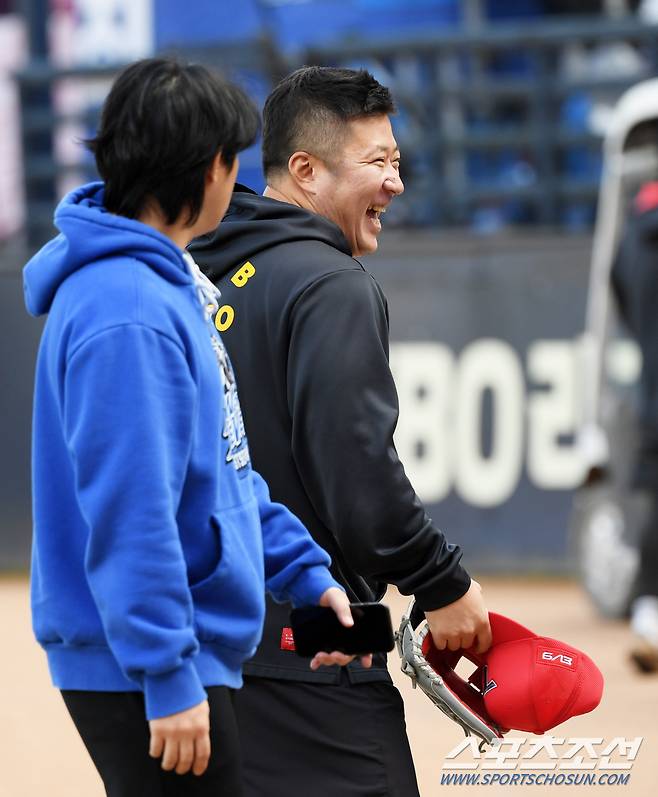 살살하라는 삼성 후배들 말에 밝게 웃는 최형우