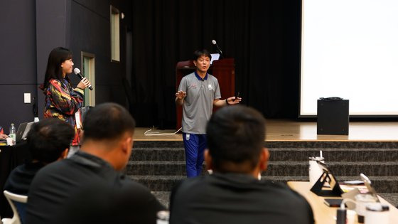 대한축구협회 축구사랑나눔재단이 아세안 국가 축구 지도자들을 대상으로 진행한 필드 프로그램을 성공적으로 마무리 했다. 사진 축구사랑나눔재단