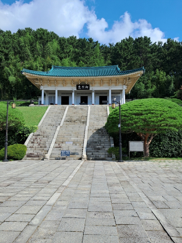 부산 동래구 안락동 충렬사 전경.