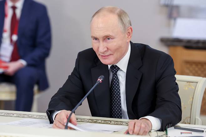 22일(현지시간) 블라디미르 푸틴 러시아 대통령이 2024년 브릭스 정상회의 행사에 참석하고 있다. [타스]