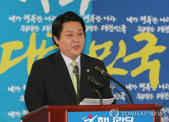 고진화, 대선 경선출마 공식선언 (서울=연합뉴스) 조보희 기자 = 한나라당 고진화 의원이 12일 오전 염창동 당사에서 당 대선후보 경선 출마를 공식 선언하고 있다. jobo@yna.co.kr