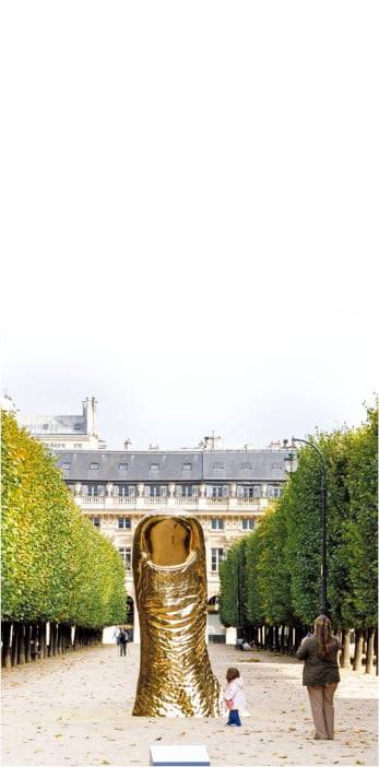 ④ 팔레 루아얄 정원에 설치된 세자르의 ‘엄지손가락’(1965~1988).