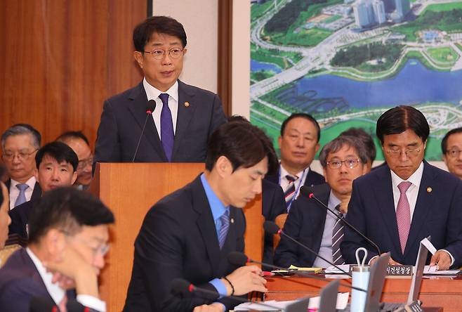 박상우 국토교통부 장관이 24일 오전 서울 국회에서 열린 국토교통위원회 국정감사에서 발언하고 있다. ⓒ 연합뉴스