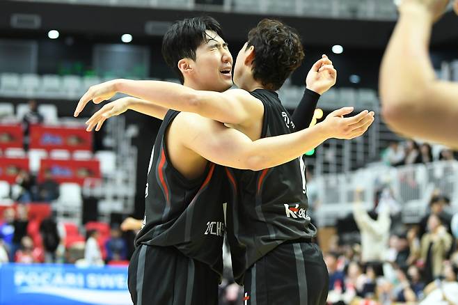 부산 KT가 서울 SK를 꺾고 시즌 2승째를 거뒀다.(KBL 제공)