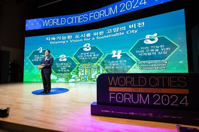 이동환 고양특례시장이 지난 22일 ‘제5회 세계도시포럼(World Cities Forum 2024)’ 특별세션 ‘지속가능한 도시를 위한 연대와 협력’에서 발언을 하고 있다. ＜사진=고양특례시＞