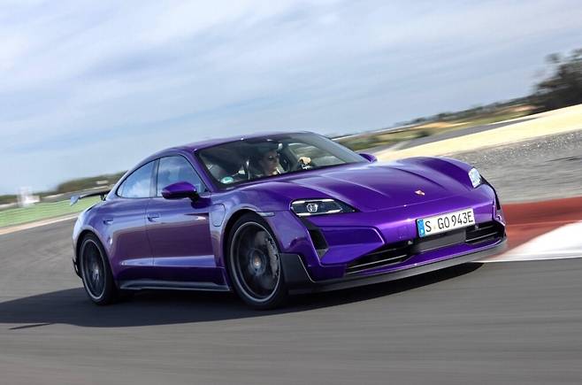 사진 :&nbsp;포르쉐 타이칸 터보 GT 바이작 패키지