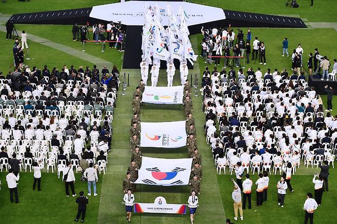 [서울=뉴시스] 제44회 전국장애인체육대회(장애인체전) 개회식이 25일 경남 김해종합운동장에서 열렸다. *재판매 및 DB 금지