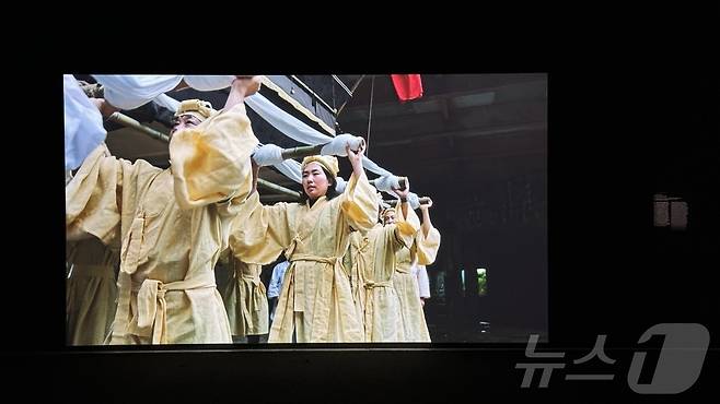 24일 오전 서울 국립현대미술관에서 열린 '올해의 작가상 2024' 언론공개회에 윤지영 작가의 작품이 공개되고 있다. 오는 25일부터 내년 3월까지 23일까지 진행되는 올해의 작가상 2024는 윤지영, 권하윤, 양정욱, 제인 진 카이젠 작가의 작품이 전시된다. 제인 진 카이젠 작가의 작품.  2024.10.24/뉴스1 ⓒ News1  김일창 기자